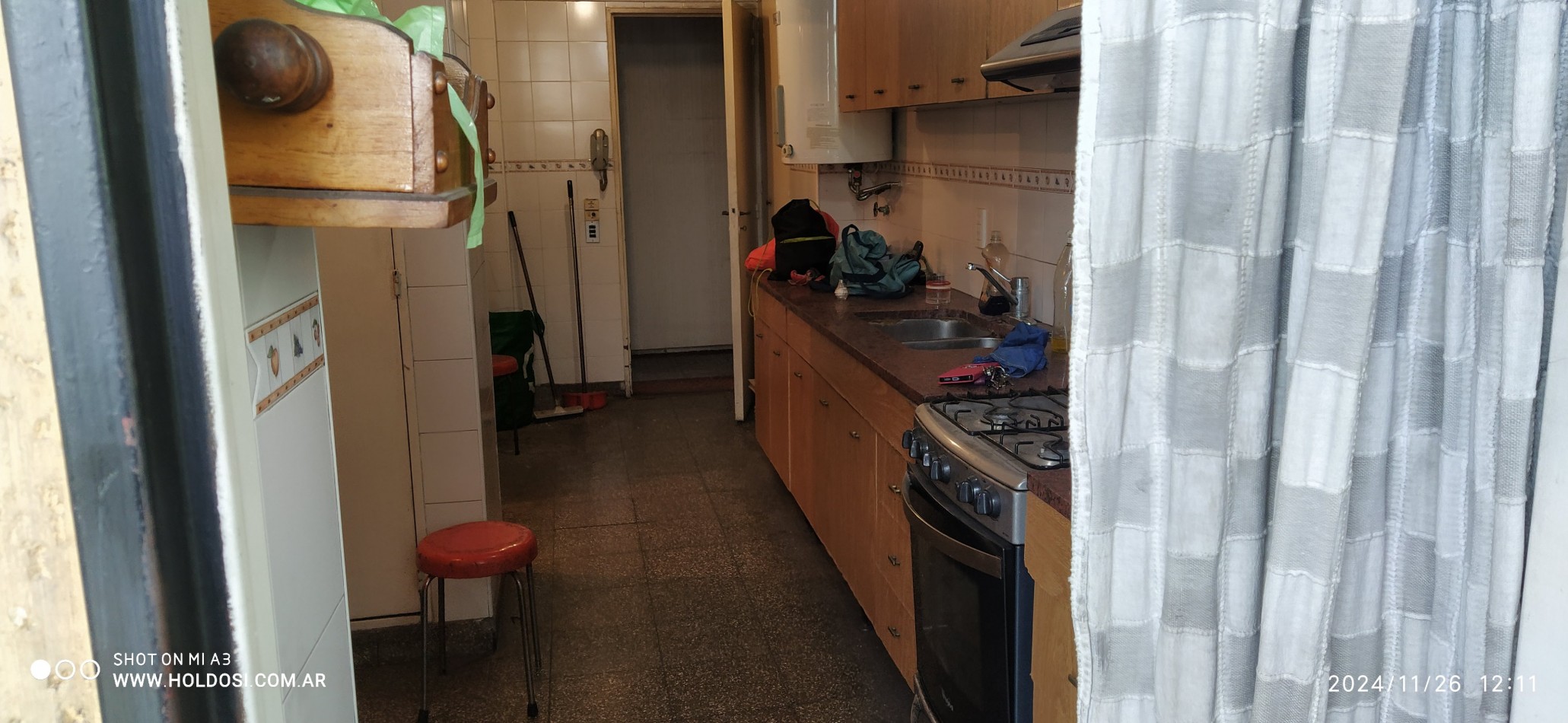 IMPORTANTE DEPARTAMENTO FLORESTA 5 ambientes y comedor diario o dependencia, 3 baños, 2 balcones.
