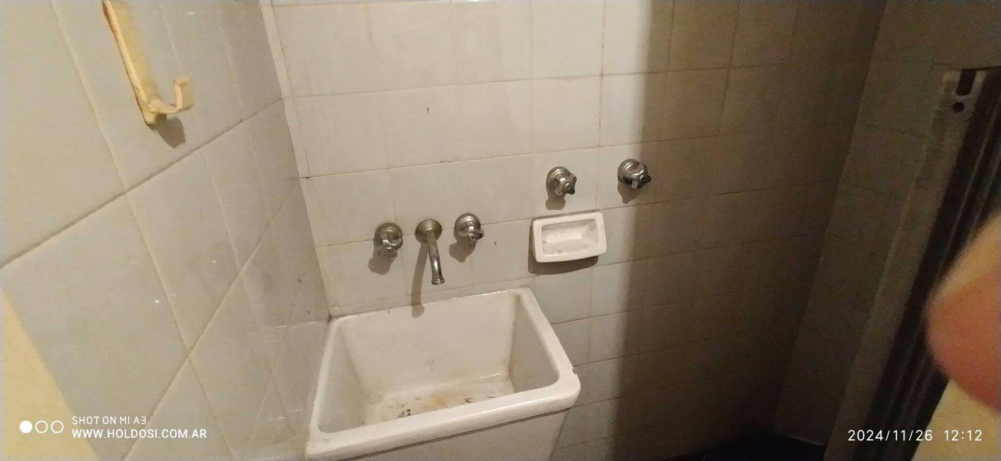 IMPORTANTE DEPARTAMENTO FLORESTA 5 ambientes y comedor diario o dependencia, 3 baños, 2 balcones.