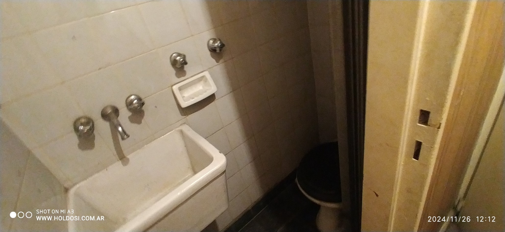 IMPORTANTE DEPARTAMENTO FLORESTA 5 ambientes y comedor diario o dependencia, 3 baños, 2 balcones.