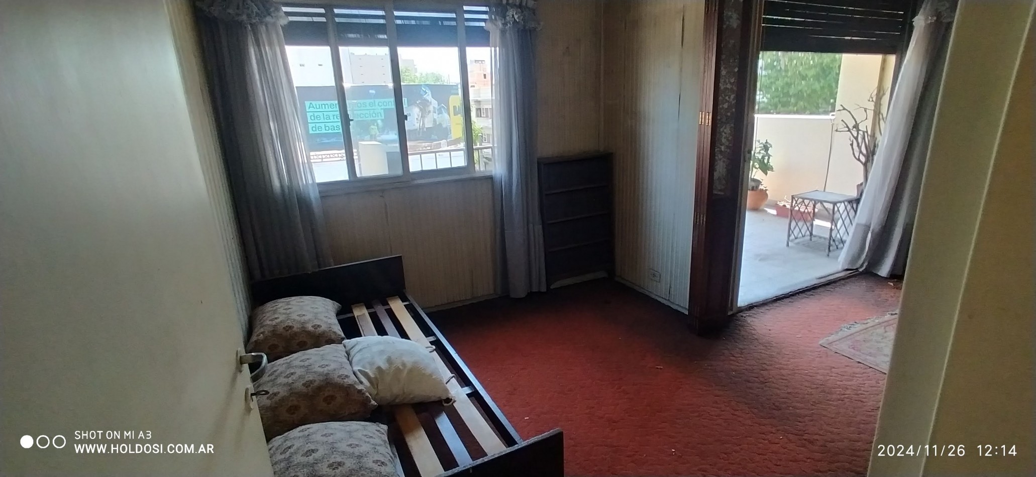 IMPORTANTE DEPARTAMENTO FLORESTA 5 ambientes y comedor diario o dependencia, 3 baños, 2 balcones.
