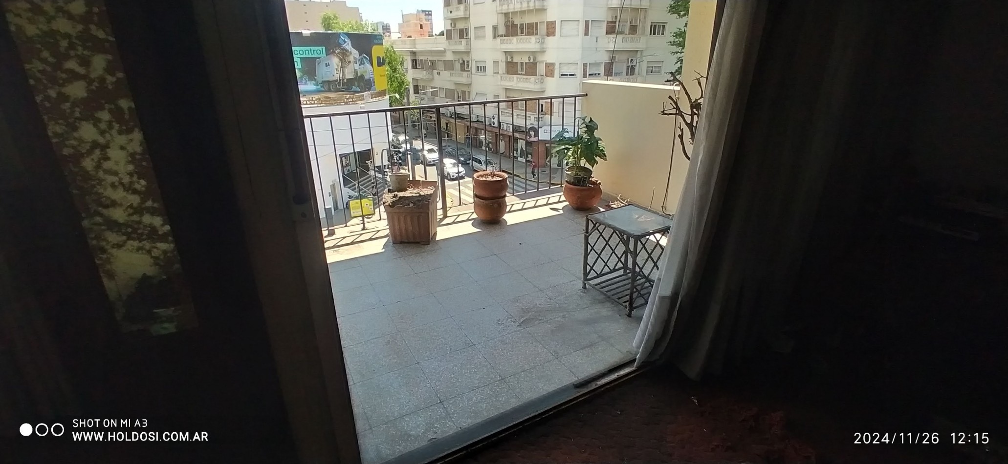 IMPORTANTE DEPARTAMENTO FLORESTA 5 ambientes y comedor diario o dependencia, 3 baños, 2 balcones.