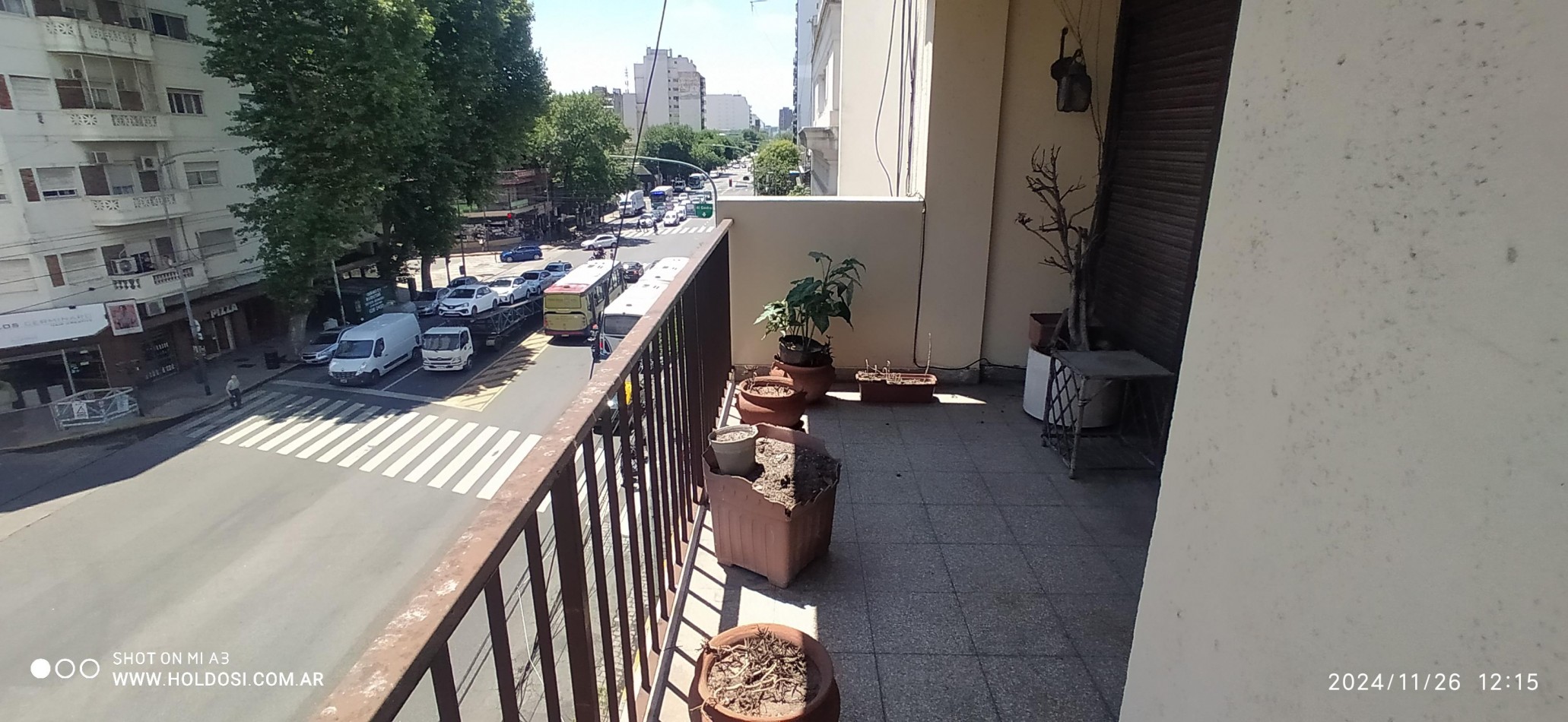 IMPORTANTE DEPARTAMENTO FLORESTA 5 ambientes y comedor diario o dependencia, 3 baños, 2 balcones.