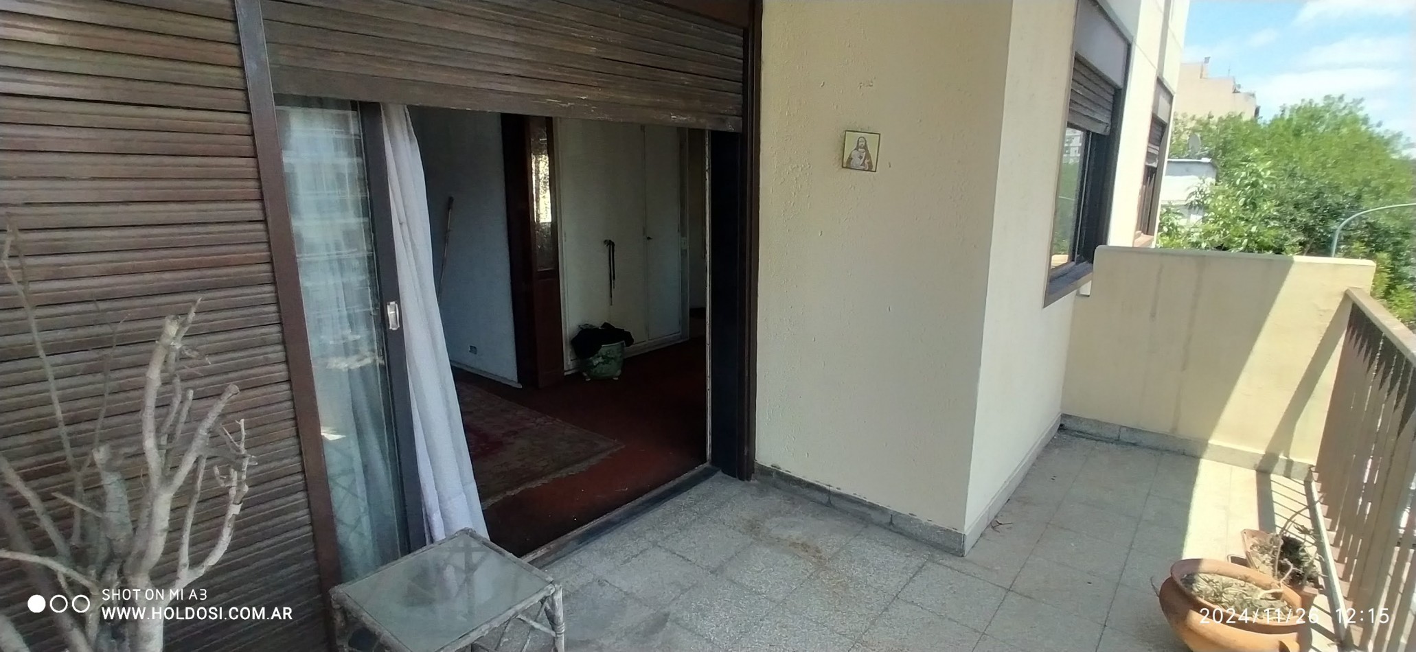 IMPORTANTE DEPARTAMENTO FLORESTA 5 ambientes y comedor diario o dependencia, 3 baños, 2 balcones.
