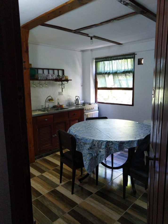 DEPTO 2 DORMITORIOS COCINA COMEDOR Y COCHERA FIJA