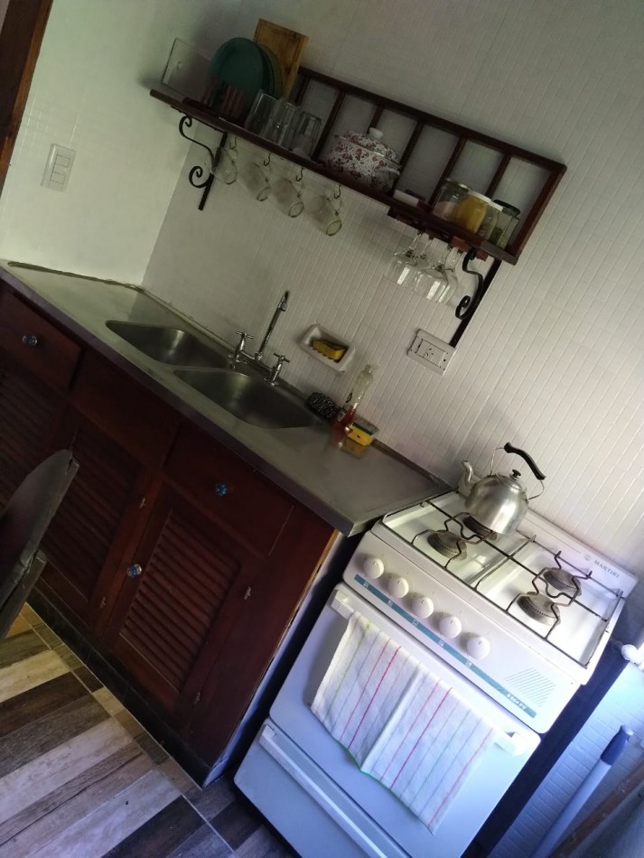 DEPTO 2 DORMITORIOS COCINA COMEDOR Y COCHERA FIJA