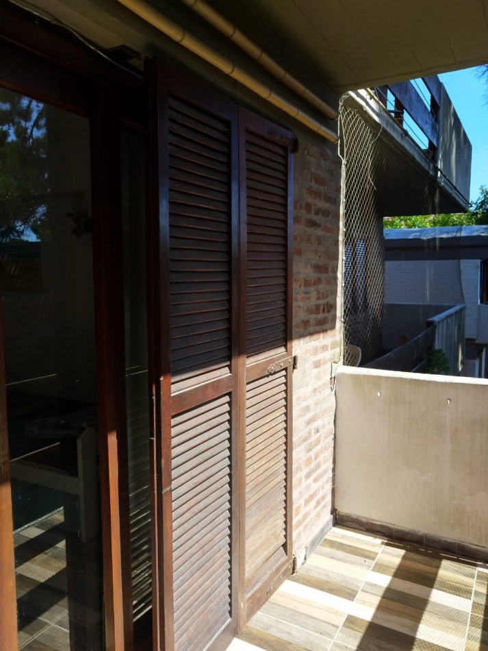 DEPTO 2 DORMITORIOS COCINA COMEDOR Y COCHERA FIJA