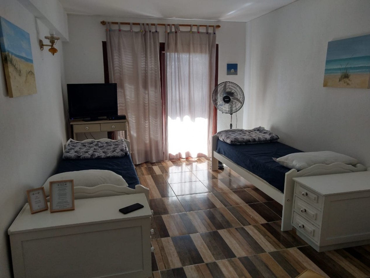 DEPTO 2 DORMITORIOS COCINA COMEDOR Y COCHERA FIJA