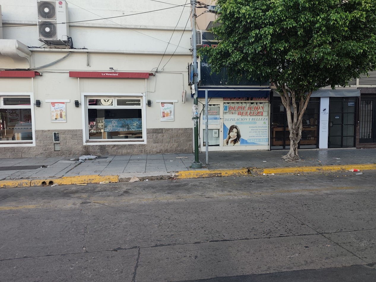 Local Comercial Premium - Lomas de Zamora Centro - Unico local vacio en la cuadra