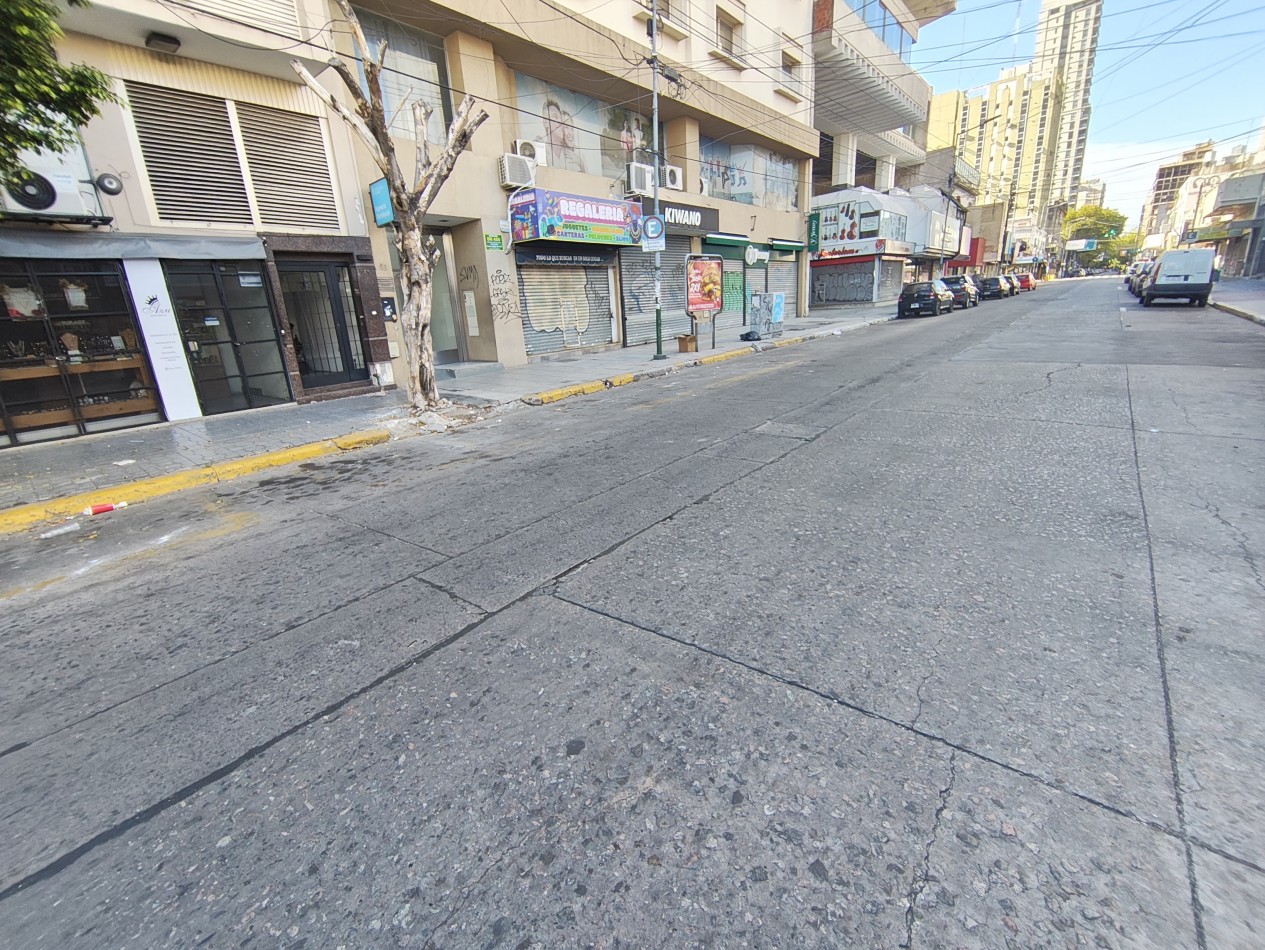 Local Comercial Premium - Lomas de Zamora Centro - Unico local vacio en la cuadra