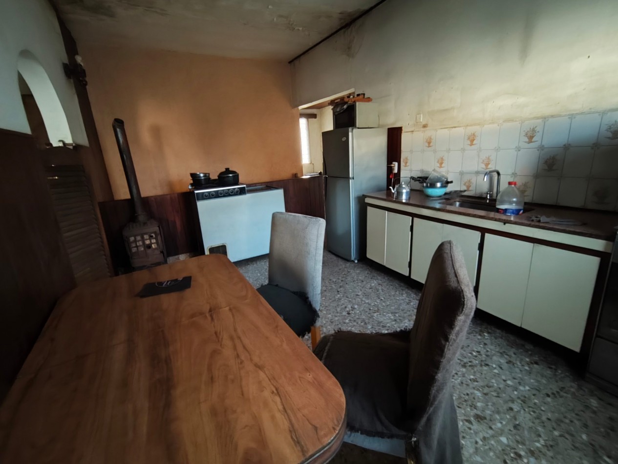 Casa con dos viviendas con entrada independiente desarrollada en dos plantas y dos cocheras.
