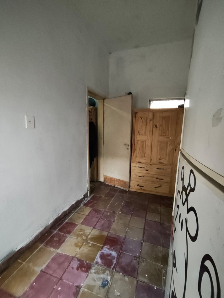 Casa con dos viviendas con entrada independiente desarrollada en dos plantas y dos cocheras.