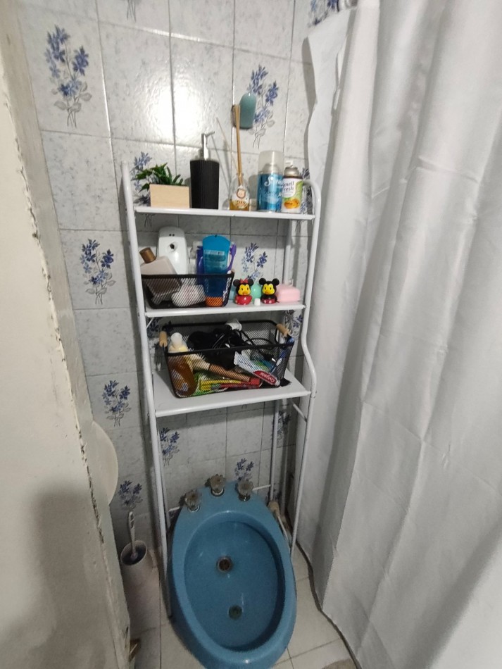 Casa con dos viviendas con entrada independiente desarrollada en dos plantas y dos cocheras.