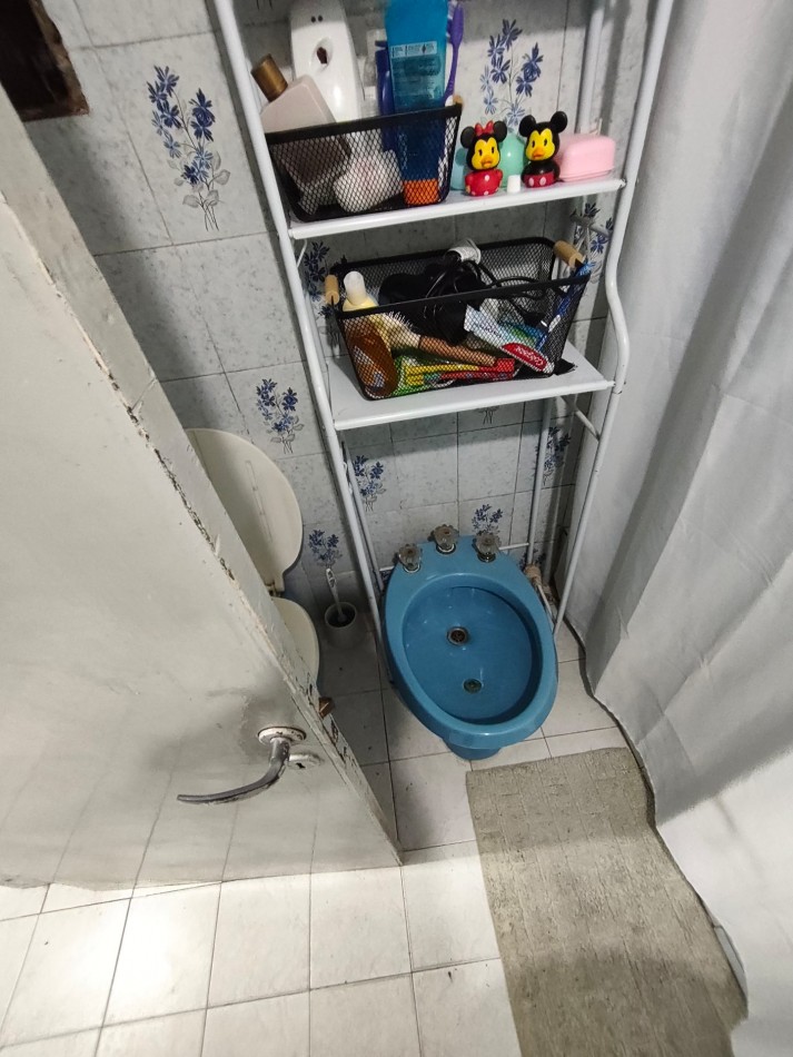 Casa con dos viviendas con entrada independiente desarrollada en dos plantas y dos cocheras.