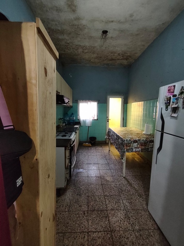 Casa con dos viviendas con entrada independiente desarrollada en dos plantas y dos cocheras.