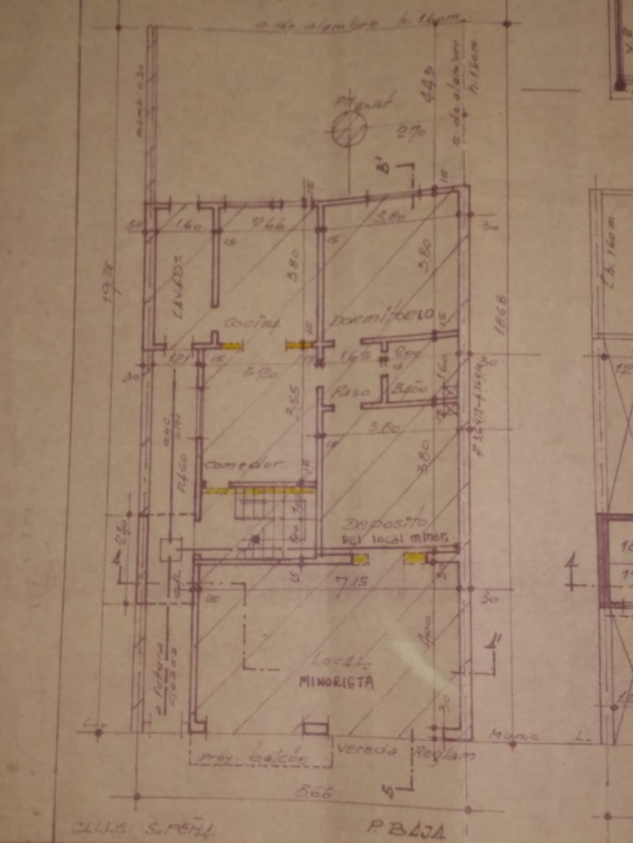 Casa con dos viviendas con entrada independiente desarrollada en dos plantas y dos cocheras.