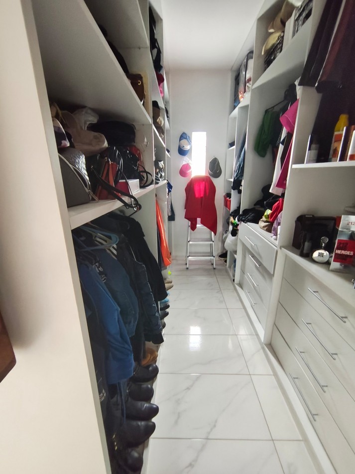 7 ambientes | 5 dormitorios | Vestidor | Pileta | Quincho | Parque | Orientacion Norte