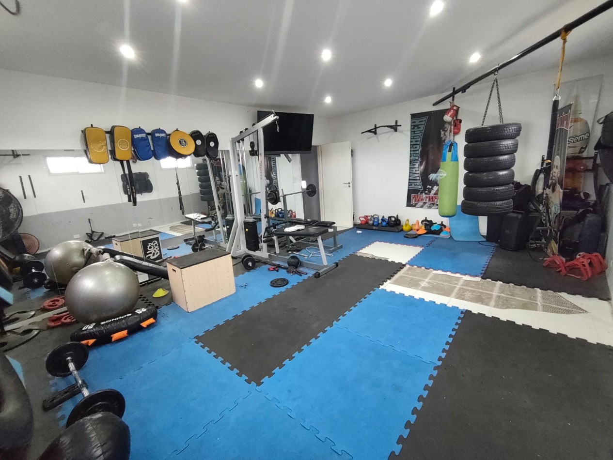 7 ambientes | 5 dormitorios | Vestidor | Pileta | Quincho | Parque | Orientacion Norte