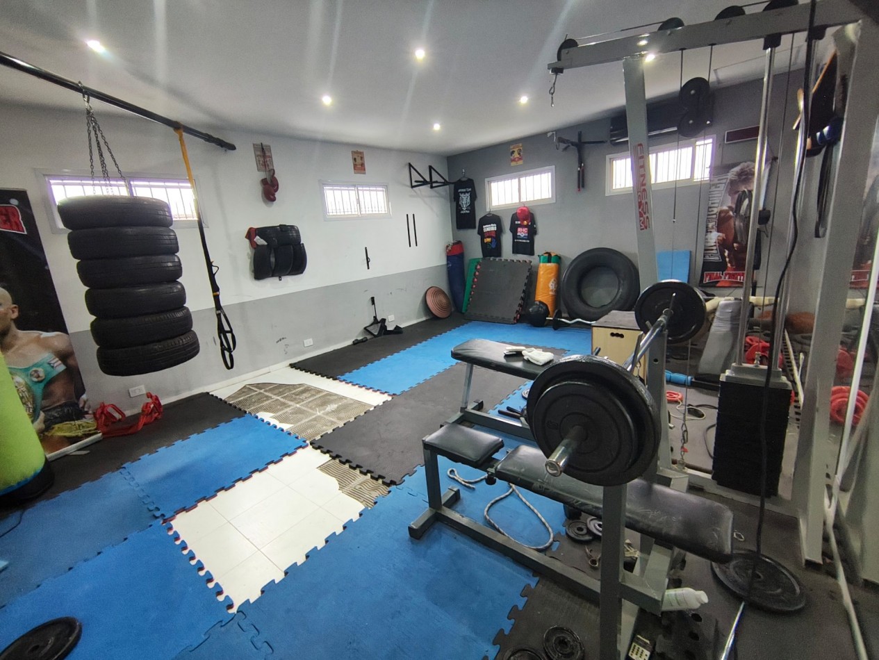 7 ambientes | 5 dormitorios | Vestidor | Pileta | Quincho | Parque | Orientacion Norte