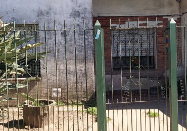 OPORTUNIDAD !!! Casa, lote 10x31, LOSA 4 amb. e/ auto, B° Sta. Lucia     