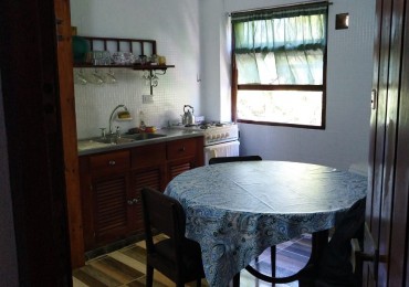 DEPTO 2 DORMITORIOS COCINA COMEDOR Y COCHERA FIJA